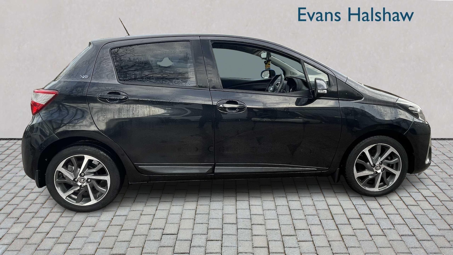 Used Toyota Yaris 2019 for sale - 76875671: Photo 2