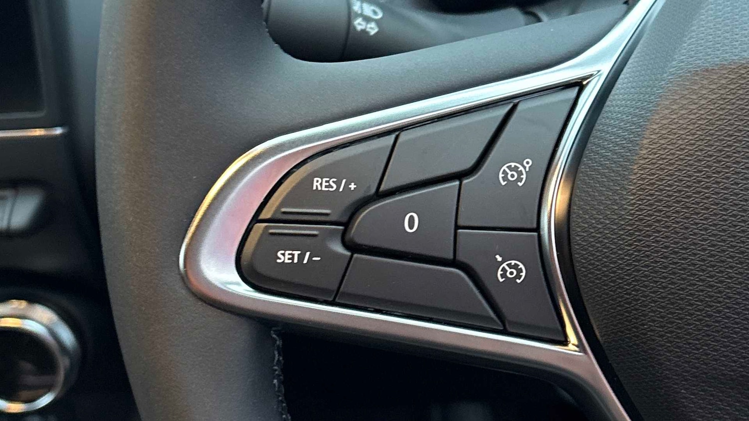 Used Renault Clio 2025 for sale - 76978879: Photo 17