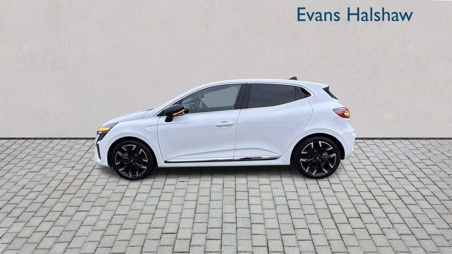 Used Renault Clio 2025 for sale - 76978879: Photo 4