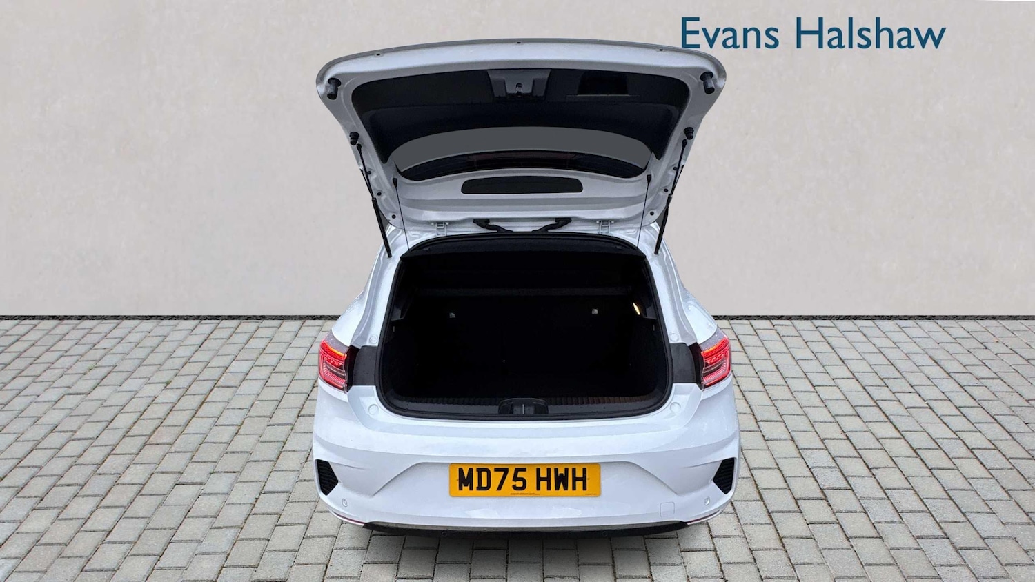 Used Renault Clio 2025 for sale - 76978879: Photo 6