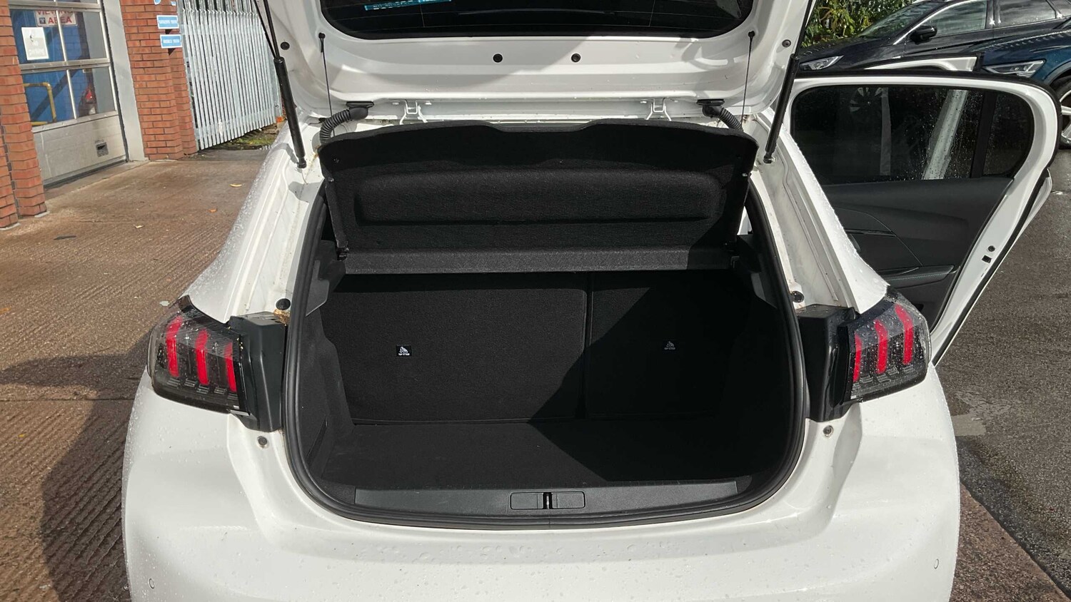 Used Peugeot 208 2020 for sale - 76310869: Photo 8