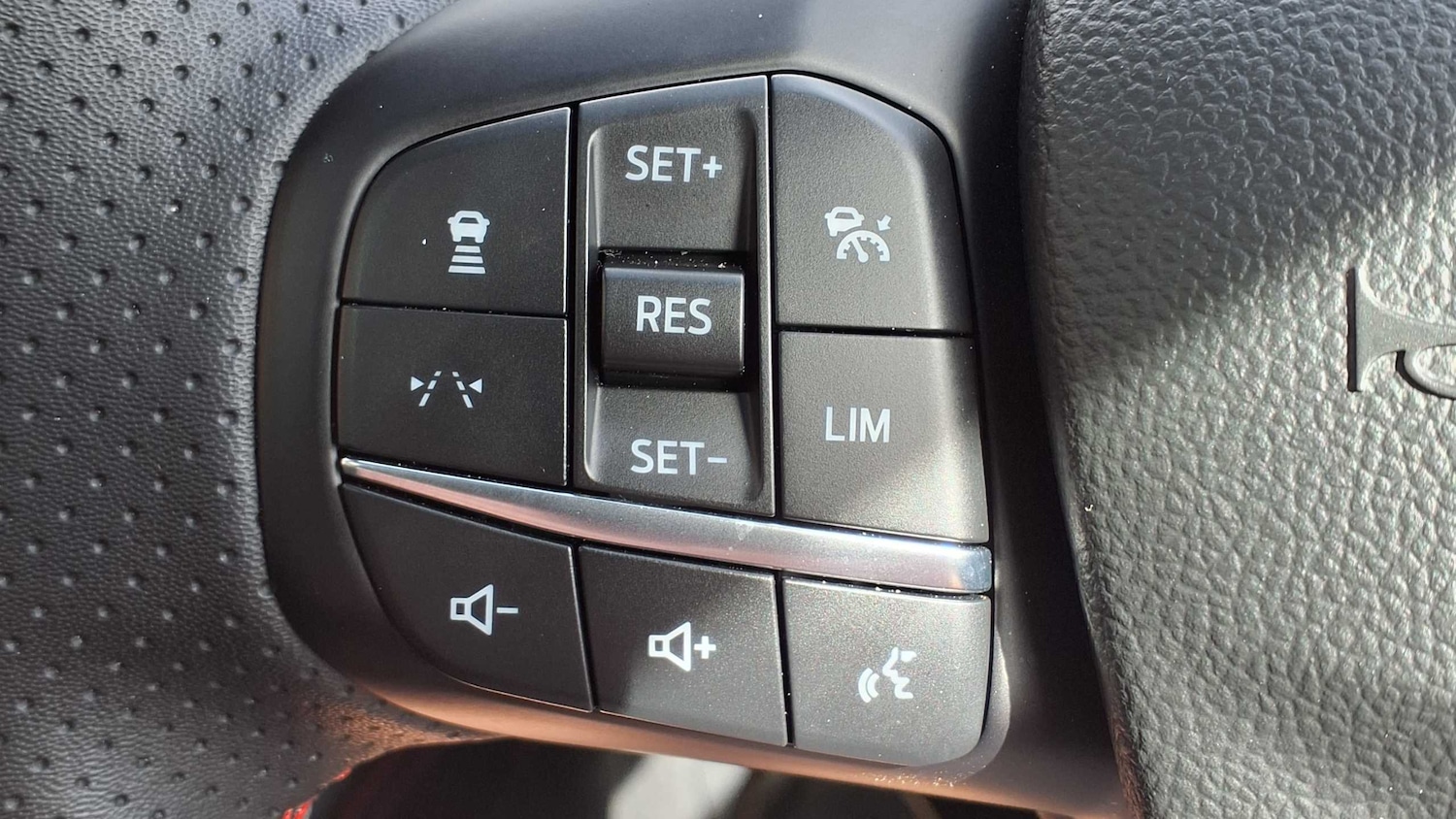 Used Ford Kuga 2024 for sale - 75841608: Photo 31