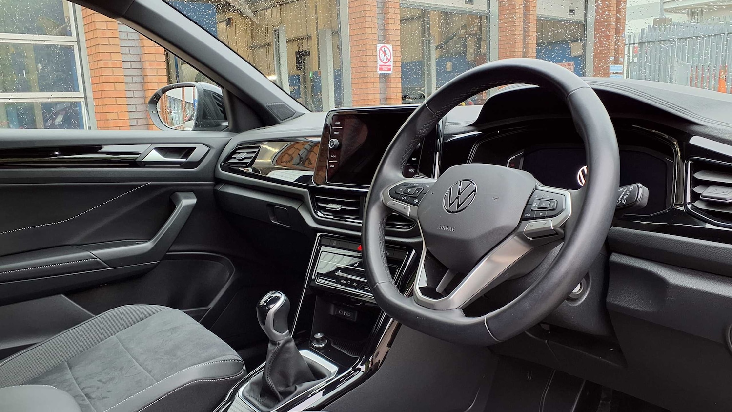 Used Volkswagen T-Roc 2023 for sale - 76459996: Photo 12