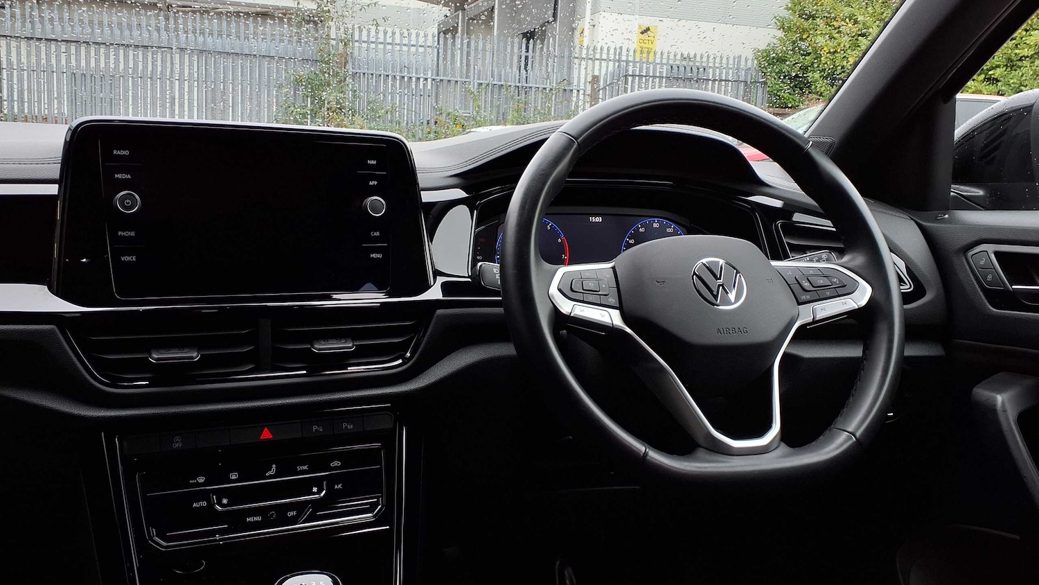 Used Volkswagen T-Roc 2023 for sale - 76459996: Photo 17