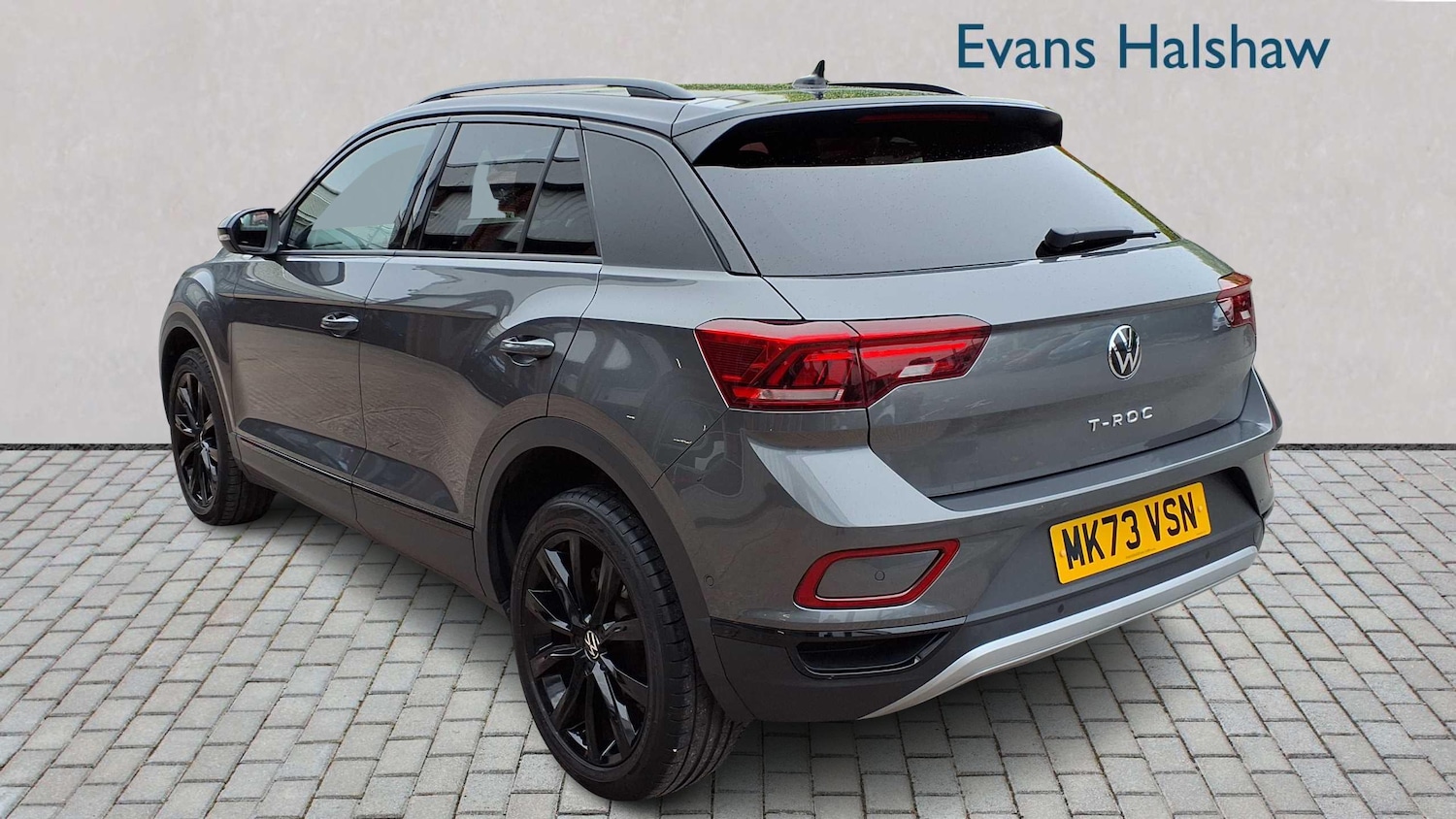 Used Volkswagen T-Roc 2023 for sale - 76459996: Photo 2