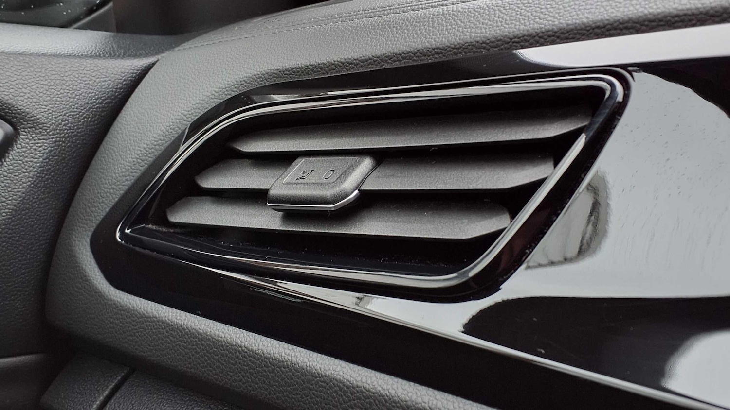 Used Volkswagen T-Roc 2023 for sale - 76459996: Photo 34