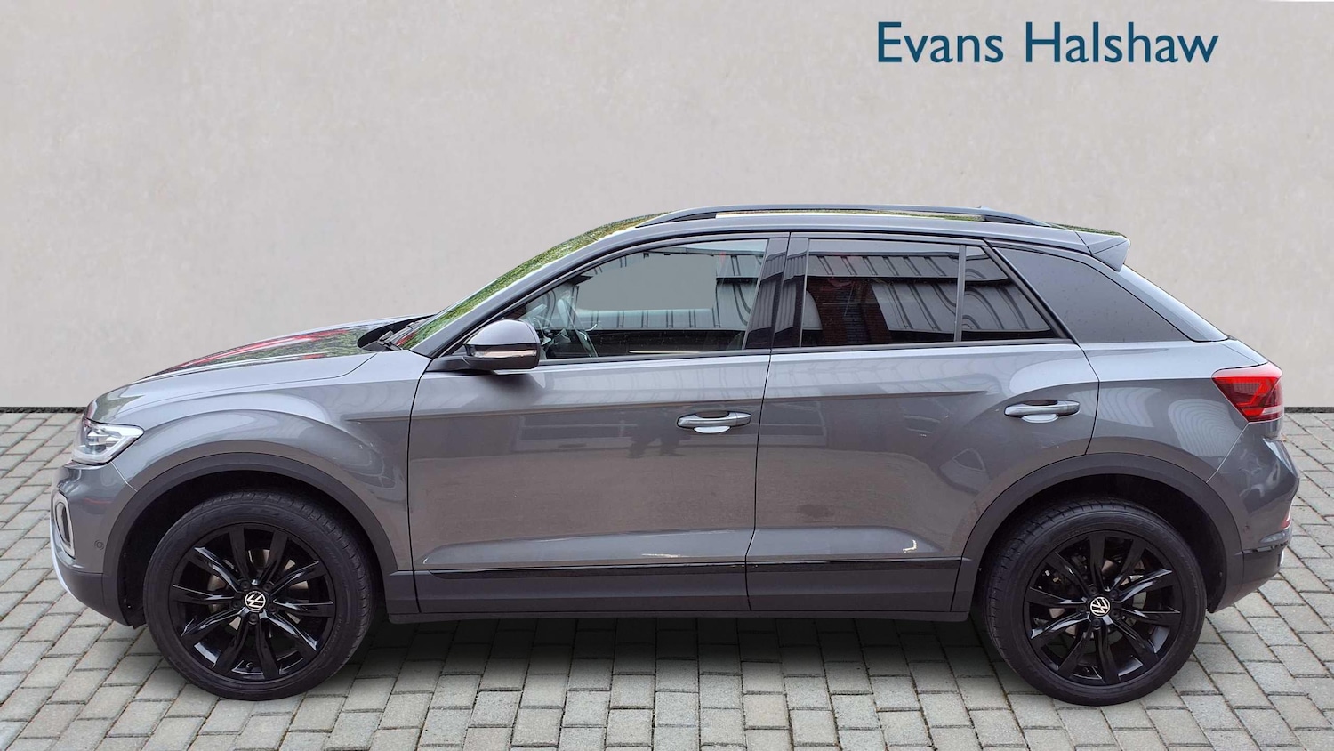 Used Volkswagen T-Roc 2023 for sale - 76459996: Photo 4