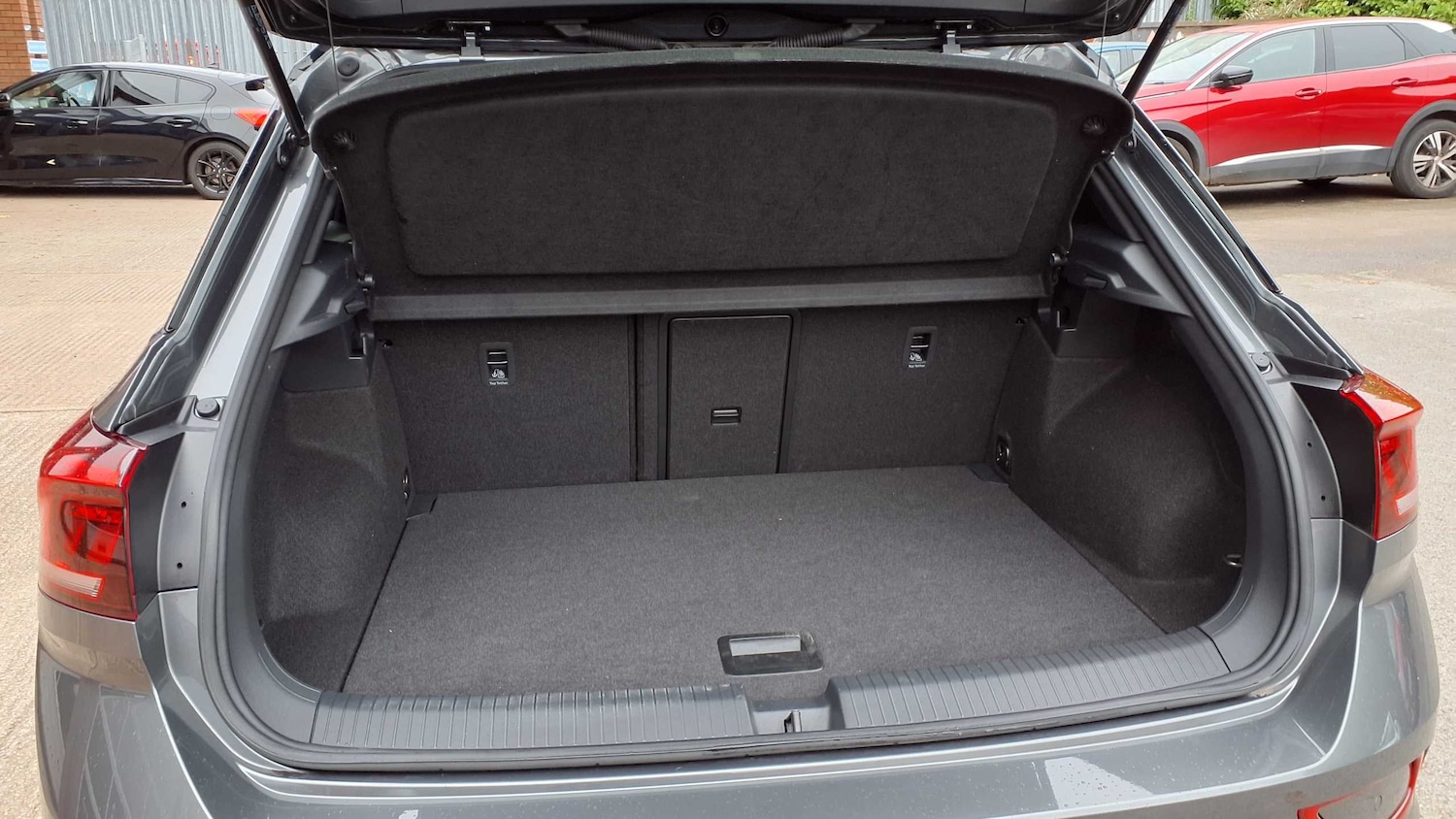 Used Volkswagen T-Roc 2023 for sale - 76459996: Photo 7