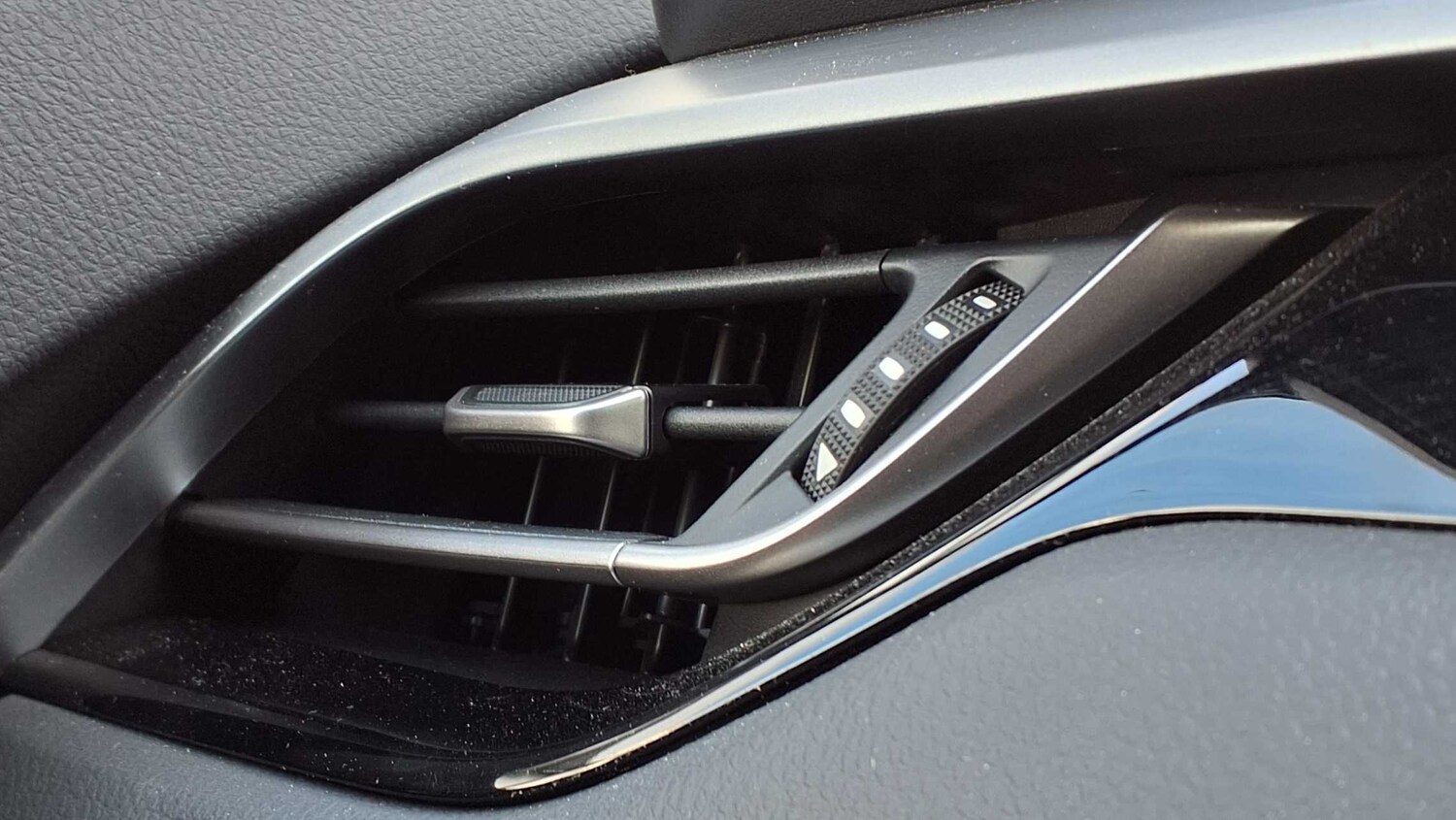 Used Toyota C-HR 2023 for sale - 75981466: Photo 34