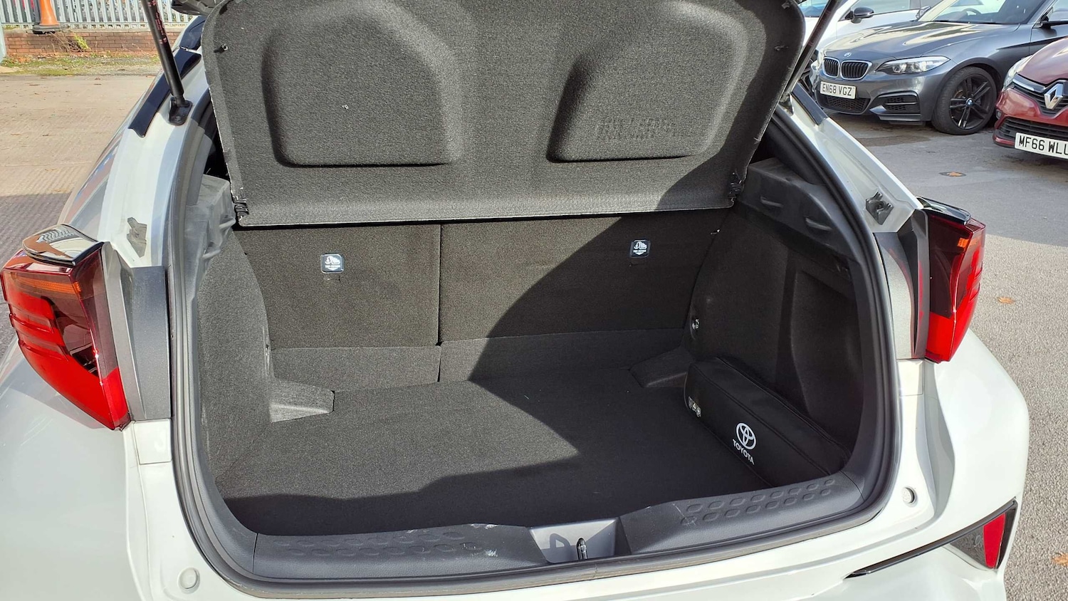 Used Toyota C-HR 2023 for sale - 75981466: Photo 7