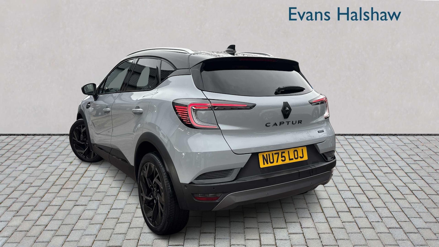 Used Renault Captur for sale - 77577361: Photo 2