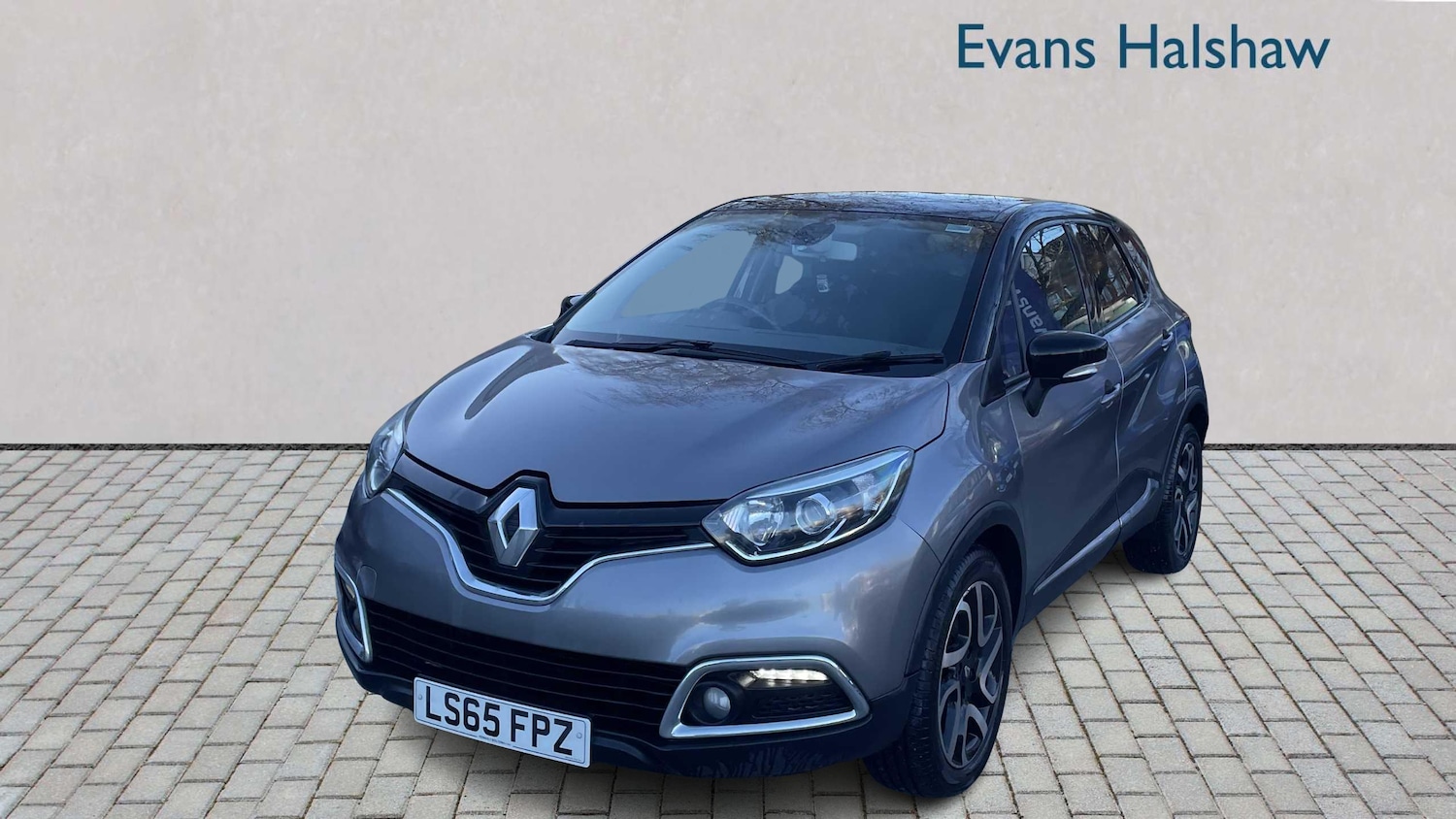 Used Renault Captur 2015 for sale - 77232893: Photo 2