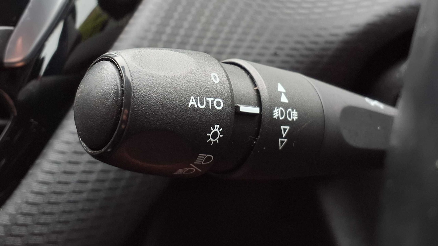 Used Peugeot 2008 2019 for sale - 76553087: Photo 28