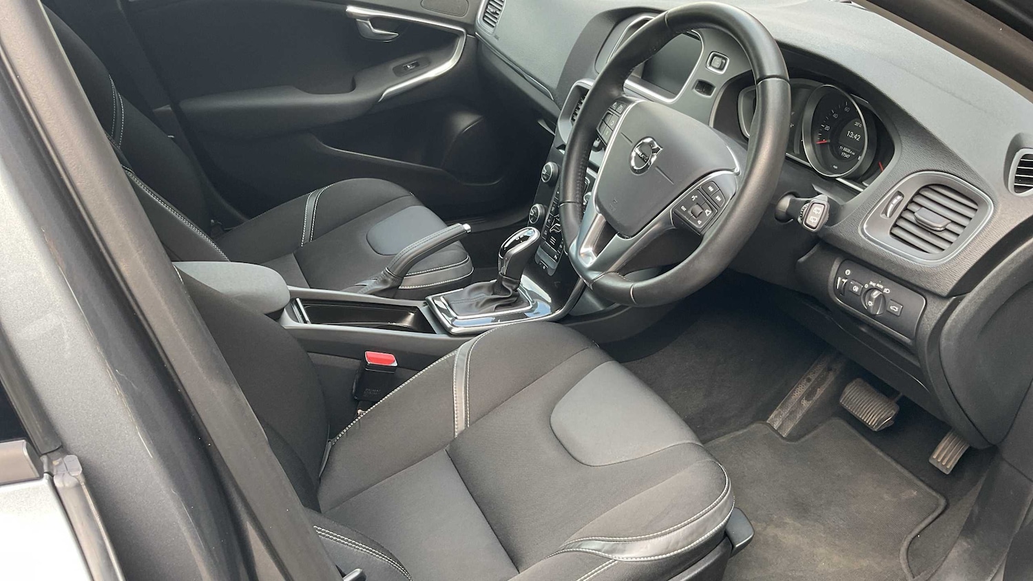 Used Volvo V40 2019 for sale - 76015858: Photo 15