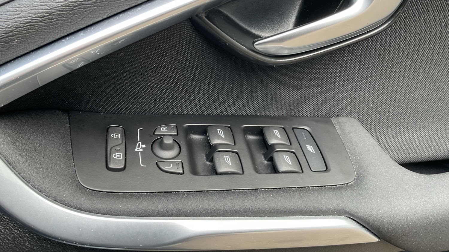 Used Volvo V40 2019 for sale - 76015858: Photo 17