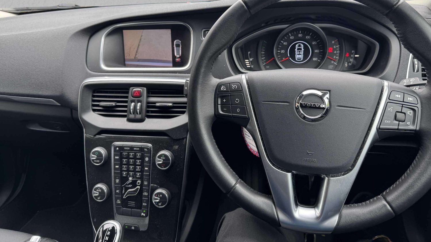 Used Volvo V40 2019 for sale - 76015858: Photo 2