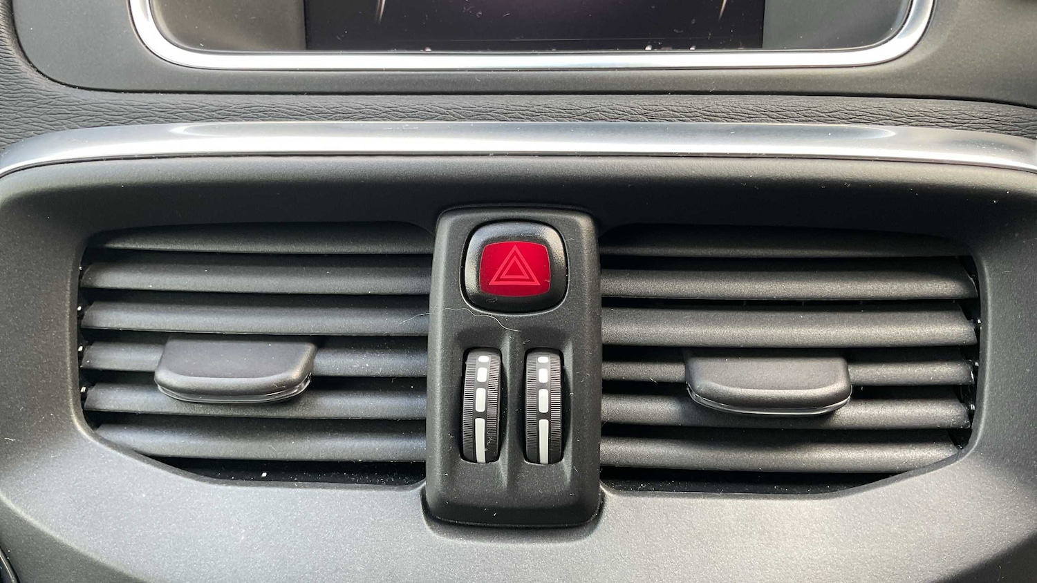 Used Volvo V40 2019 for sale - 76015858: Photo 26