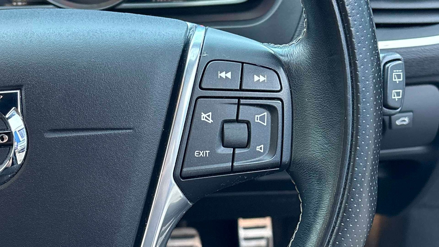 Used Volvo V40 2019 for sale - 76774055: Photo 24