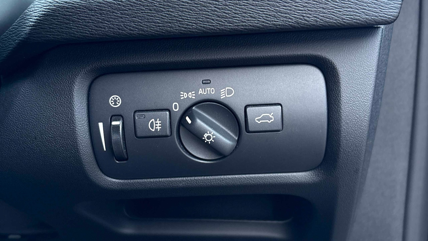 Used Volvo V40 2019 for sale - 76774055: Photo 25