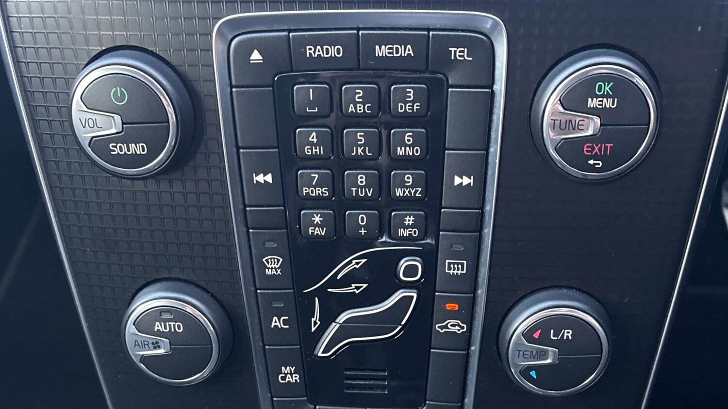 Used Volvo V40 2019 for sale - 76774055: Photo 28