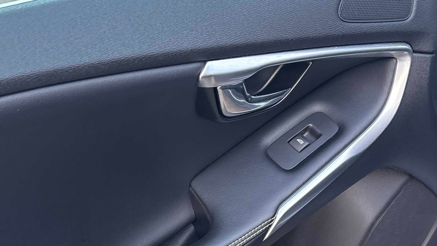 Used Volvo V40 2019 for sale - 76774055: Photo 35