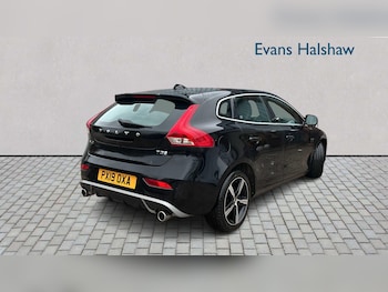 Used Volvo V40 2019 for sale - 76774055: Photo