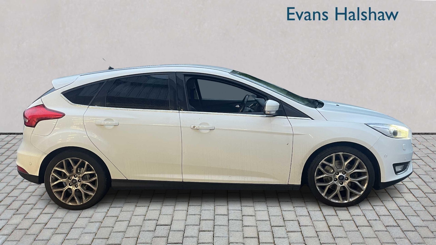 Used Ford Focus 2015 for sale - 76475891: Photo 2