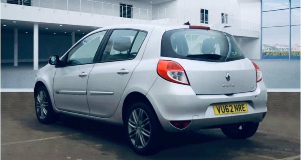 Used Renault Clio 2012 for sale - 76604904: Photo 2