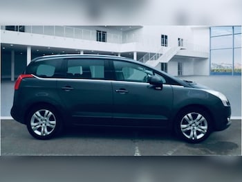 Used Peugeot 5008 2010 for sale - 77052641: Photo