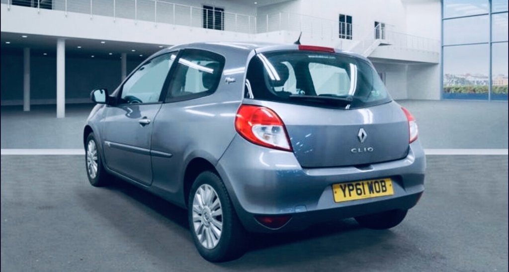 Used Renault Clio 2011 for sale - 77792240: Photo 2