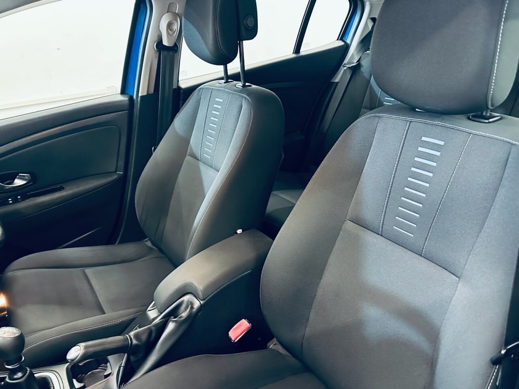 Used Renault Megane 2010 for sale - 77890837: Photo 11