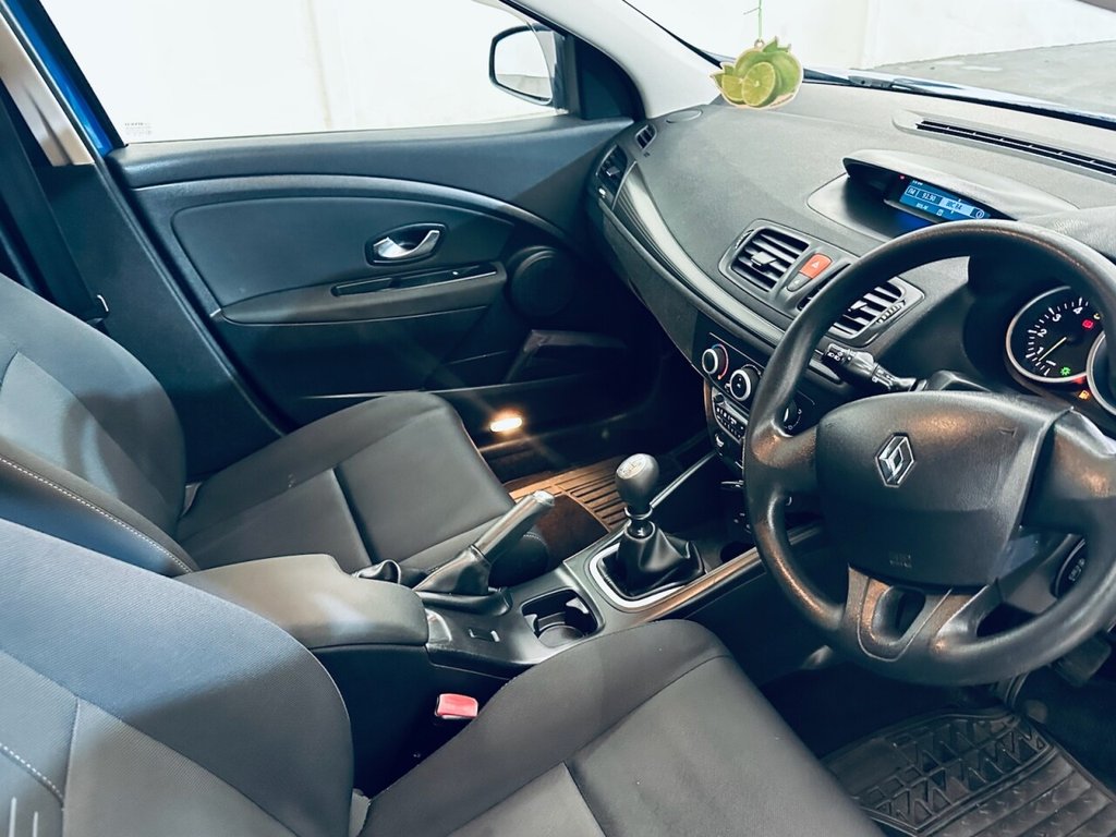 Used Renault Megane 2010 for sale - 77890837: Photo 15