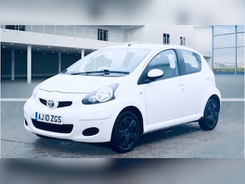 2010 (10) - 1.0 VVT-i + 5dr