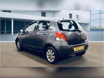 Used Toyota Yaris 2010 for sale - 76605195: Photo