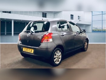 Used Toyota Yaris 2010 for sale - 76605195: Photo