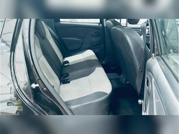 Used Dacia Duster 2015 for sale - 79543504: Photo