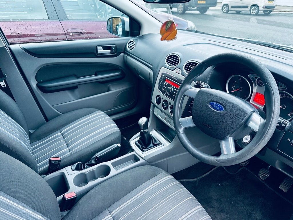 Used Ford Focus 2010 for sale - 76820692: Photo 4