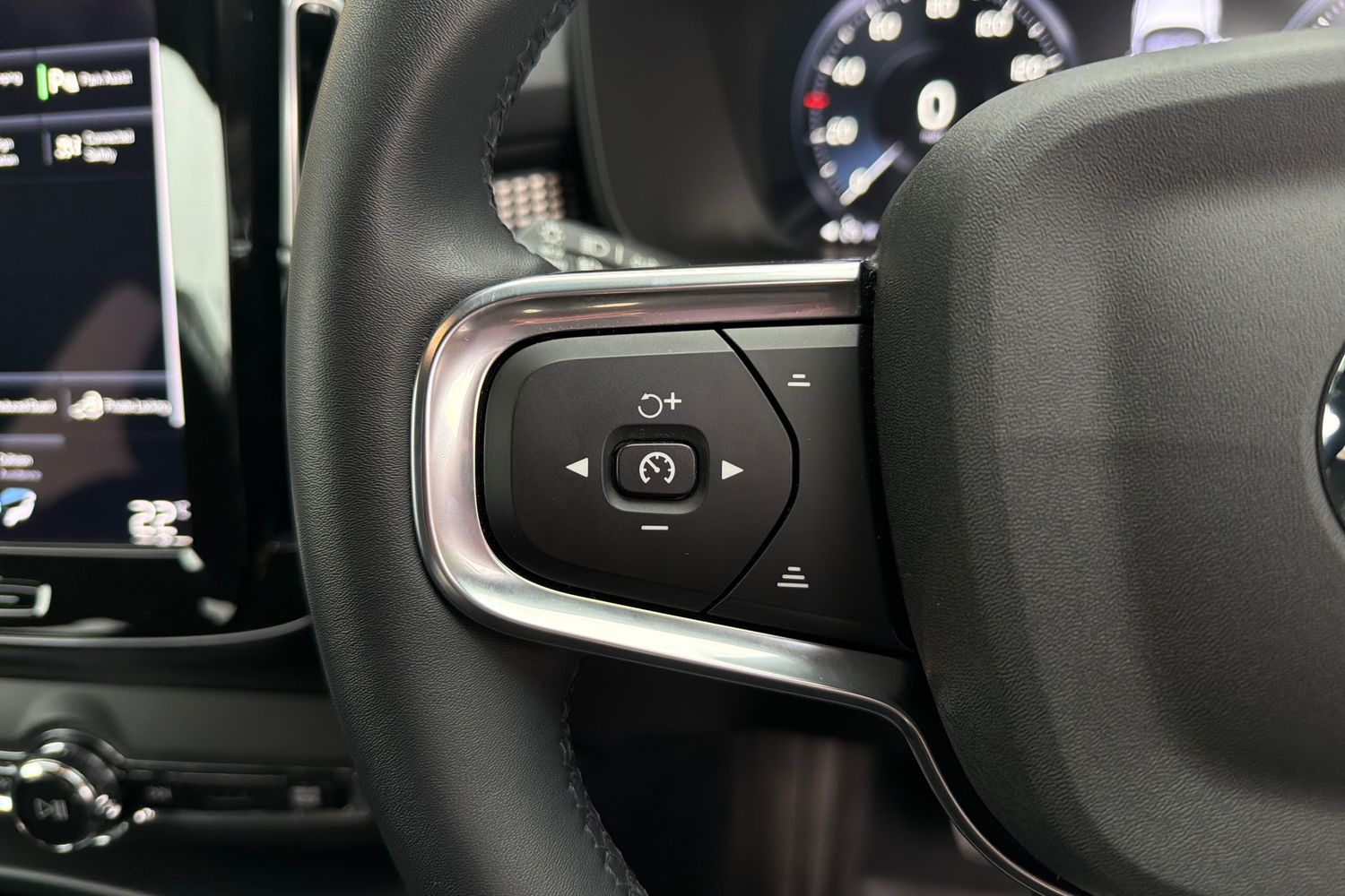 Used Volvo XC40 2022 for sale - 76355035: Photo 11