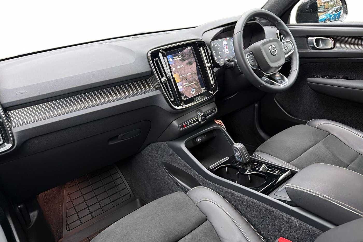 Used Volvo XC40 2022 for sale - 76355035: Photo 2