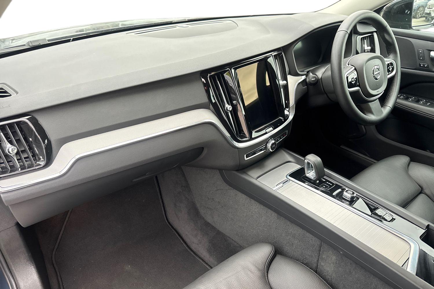 Used Volvo V60 2025 for sale - 77225079: Photo 2