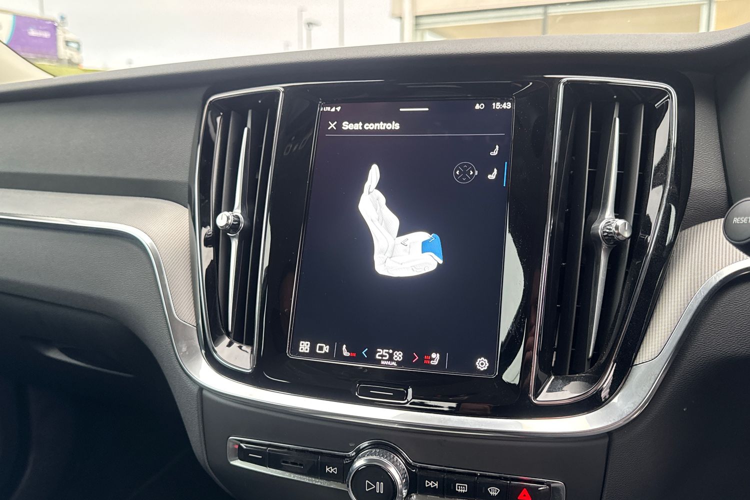 Used Volvo V60 2025 for sale - 77225079: Photo 31