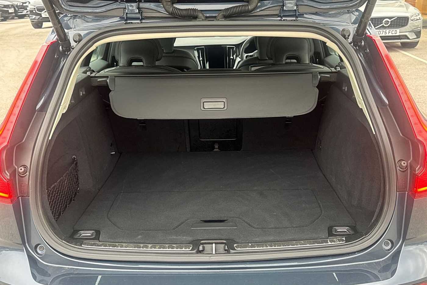 Used Volvo V60 2025 for sale - 77225079: Photo 8