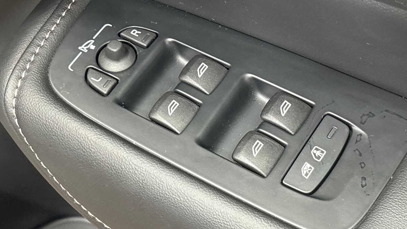 Used Volvo XC60 2025 for sale - 77702718: Photo 25