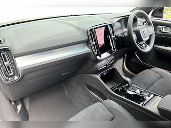 Used Volvo XC40 2025 for sale - 76221840: Photo 2