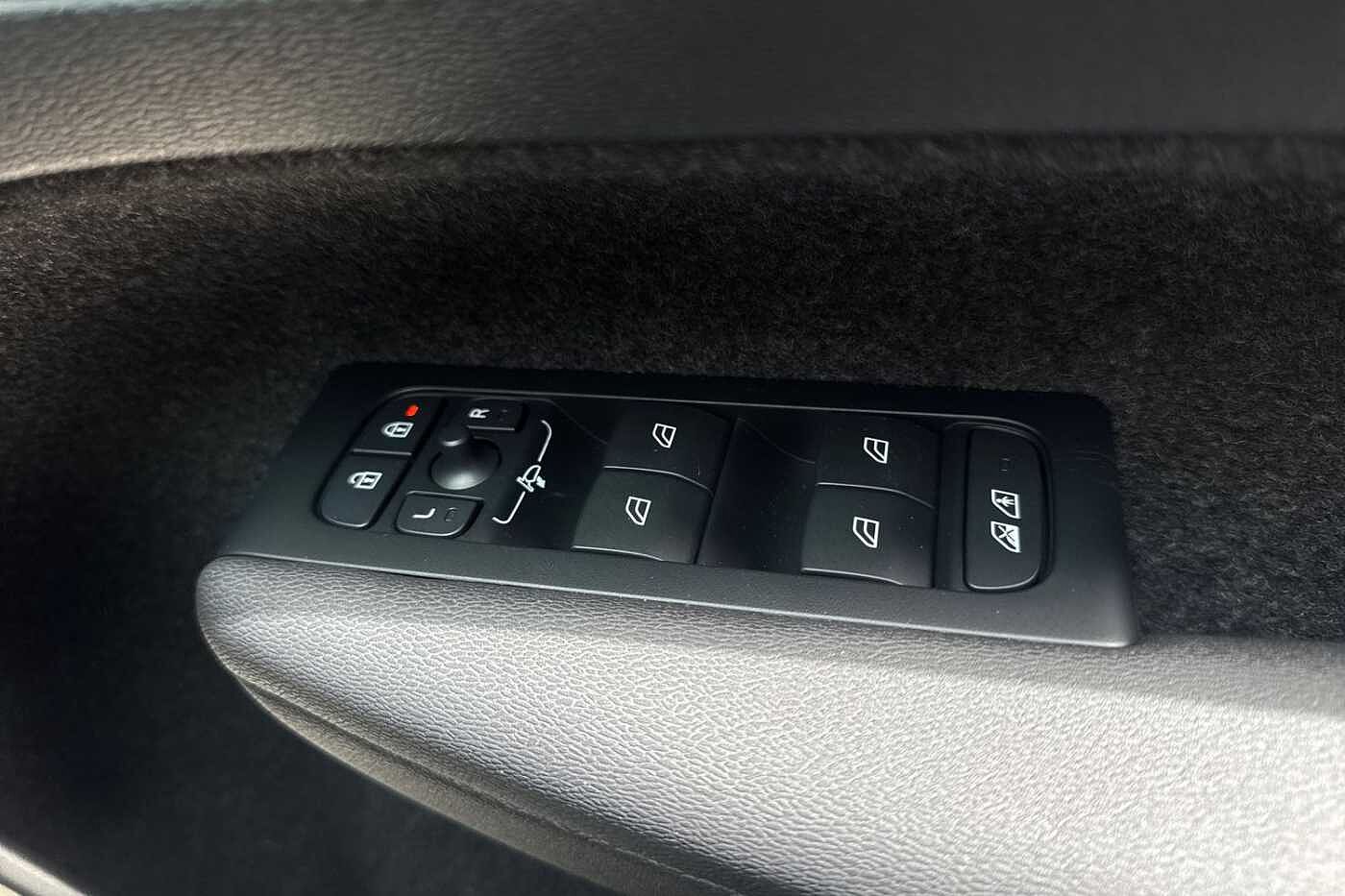 Used Volvo XC40 2025 for sale - 76221840: Photo 31