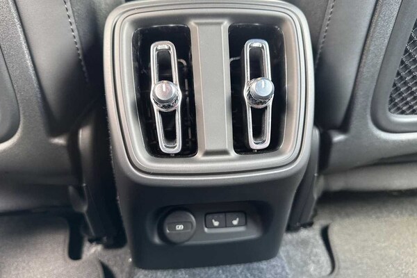 Used Volvo XC40 2025 for sale - 76221840: Photo 36