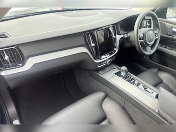Used Volvo V60 2022 for sale - 76709505: Photo