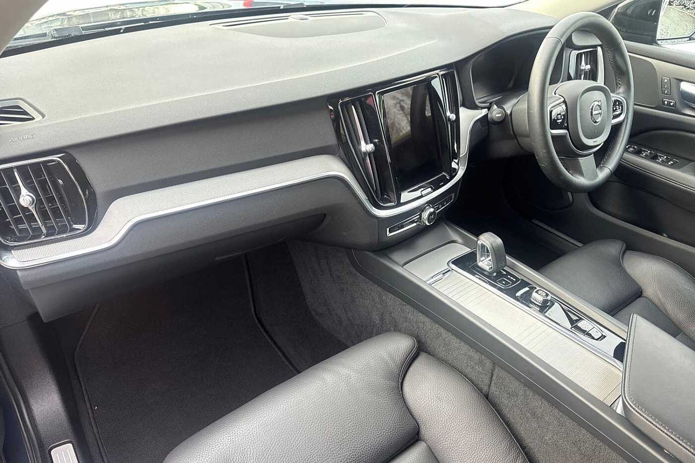 Used Volvo V60 2022 for sale - 76709505: Photo 3