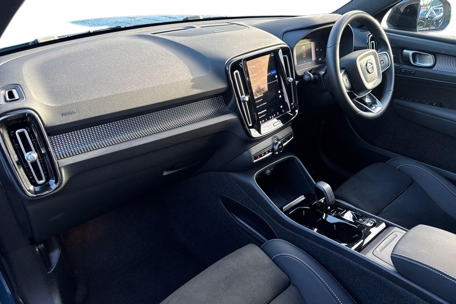 Used Volvo XC40 2023 for sale - 76415059: Photo 2