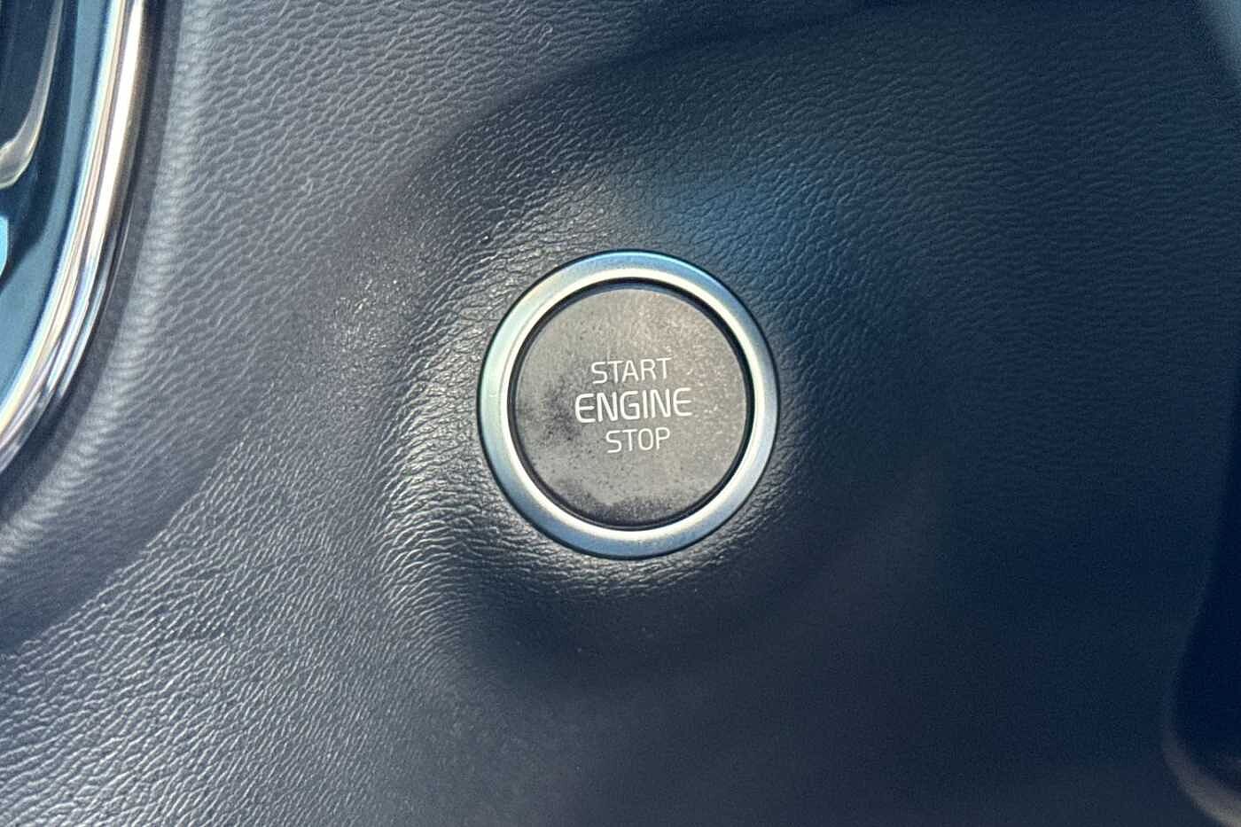 Used Volvo XC40 2023 for sale - 76415059: Photo 32